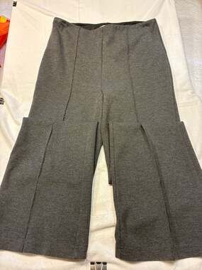 Lyssé Grey Wide Leg Ponte Pants with Front Seam Size L